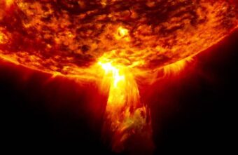 На Солнце ожидаются мощные вспышки На Солнце ожидаются мощные вспышки
