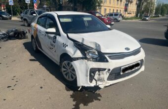 Появились подробности столкновения такси и мотоцикла у Красинского моста в Твери Появились подробности столкновения такси и мотоцикла у Красинского моста в Твери