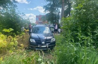 В Тверской области женщина врезалась в столб В Тверской области женщина врезалась в столб