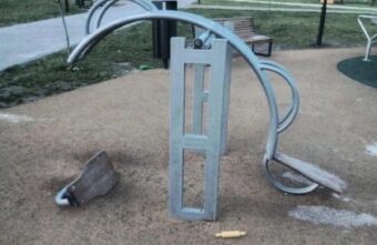 В Тверской области вандалы продолжают разрушать Парк культуры и отдыха В Тверской области вандалы продолжают разрушать Парк культуры и отдыха