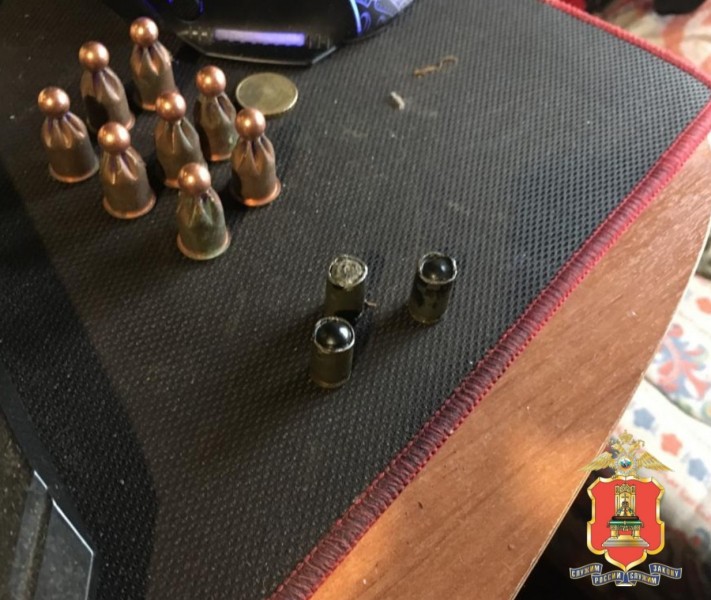 Житель Тверской области хранил в доме оружие и самодельные боеприпасы