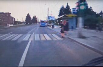 ГИБДД опубликовало видео с моментом наезда автобуса на подростка в Твери ГИБДД опубликовало видео с моментом наезда автобуса на подростка в Твери