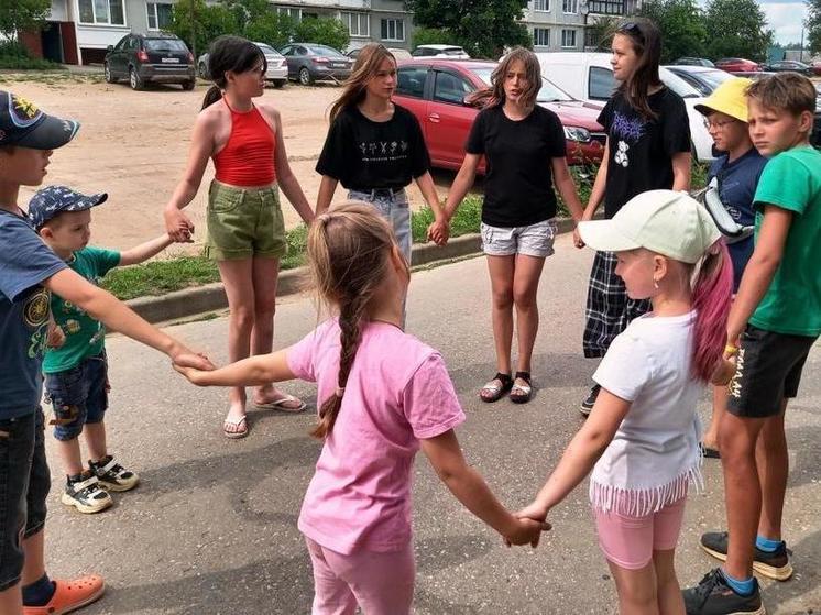 В Андреаполе Тверской области дети поиграли в советские игры В Андреаполе Тверской области дети поиграли в советские игры