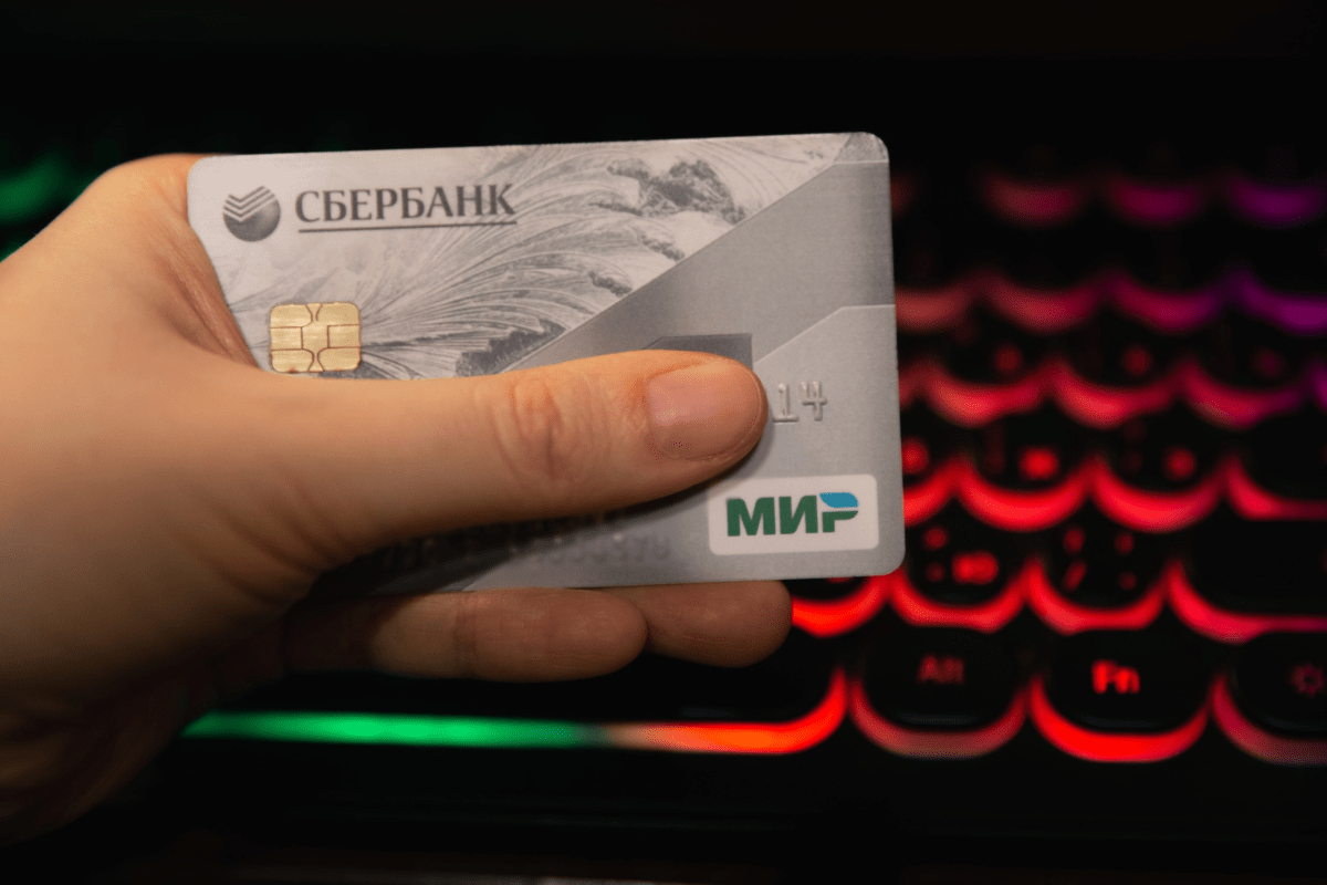 Жительница Твери хотела помочь подруге, но оказала «помощь» мошенникам