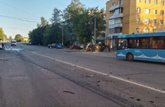 Момент смертельного ДТП с пьяным водителем в Твери попал на камеру Момент смертельного ДТП с пьяным водителем в Твери попал на камеру