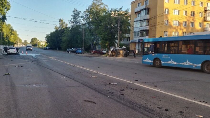 Момент смертельного ДТП с пьяным водителем в Твери попал на камеру Момент смертельного ДТП с пьяным водителем в Твери попал на камеру