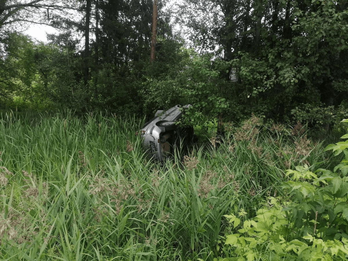 В Тверской области уснувший водитель направил машину в кювет