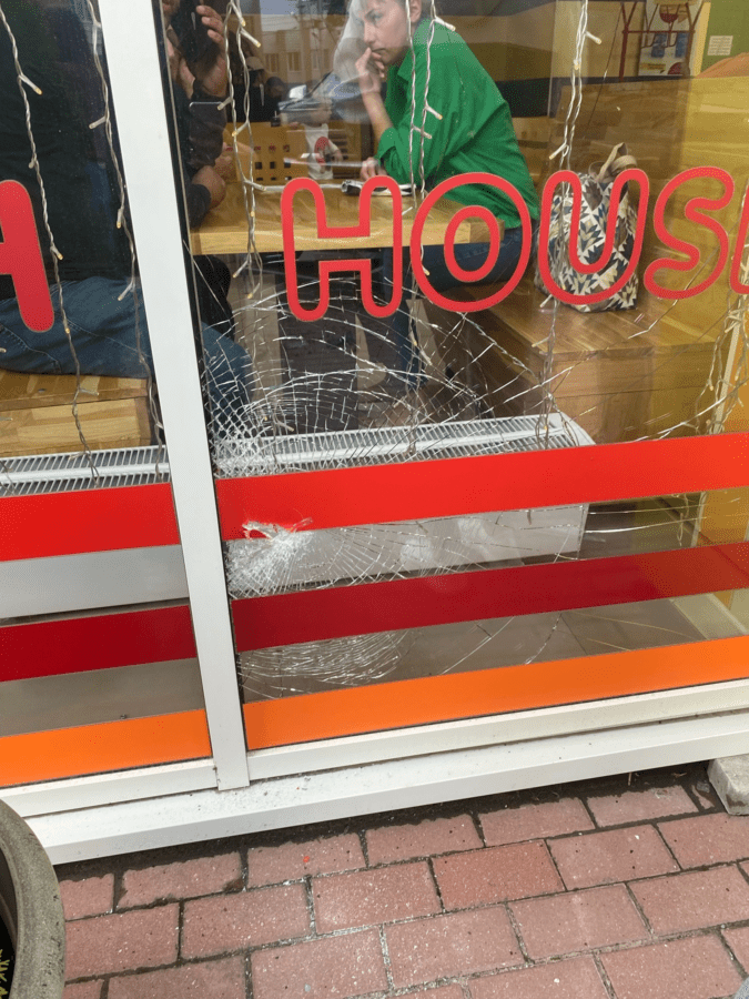 В Тверской области иномарка разнесла забор возле бистро