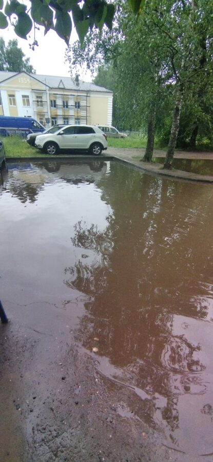 В одном из городов Тверской области затопило микрорайон