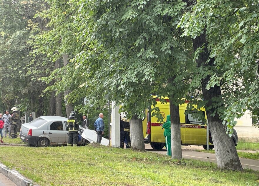 В Твери из-за ДТП с двумя пострадавшими собирается большая пробка В Твери из-за ДТП с двумя пострадавшими собирается большая пробка