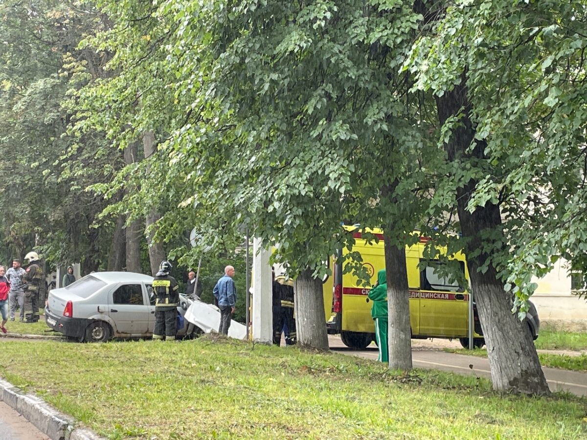 В Твери из-за ДТП с двумя пострадавшими собирается большая пробка В Твери из-за ДТП с двумя пострадавшими собирается большая пробка