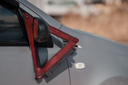 Незнакомый мужчина испортил автомобиль жителя поселка под Тверью Незнакомый мужчина испортил автомобиль жителя поселка под Тверью