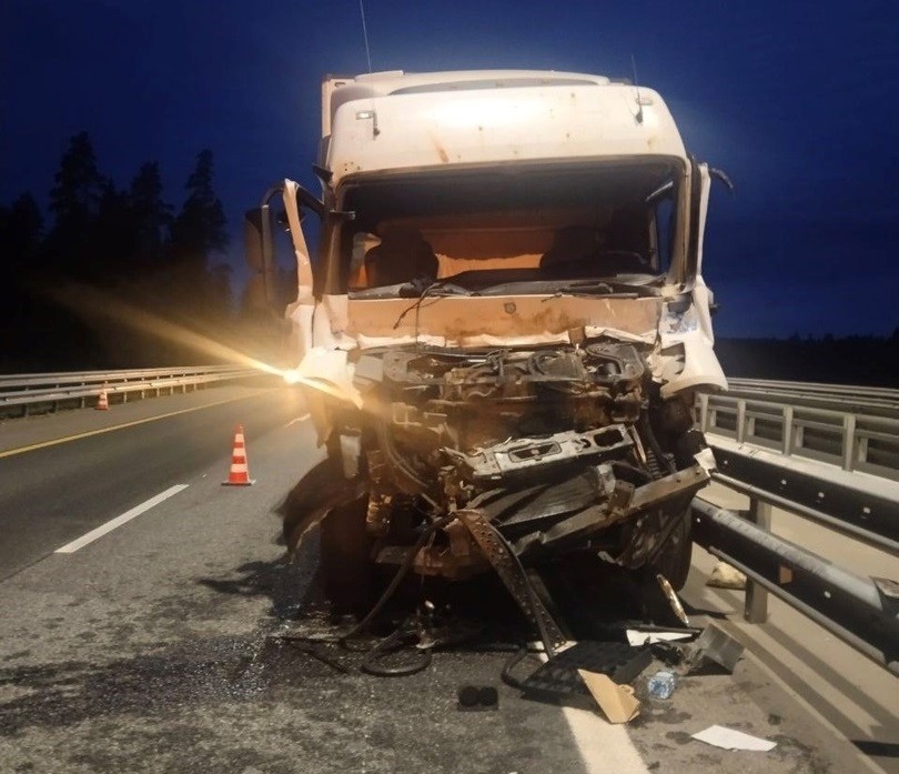Уснувший водитель спровоцировал в Тверской области ДТП с двумя грузовыми автомобилями