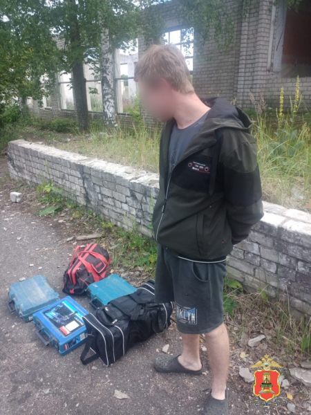 Молодой житель Тверской области хотел продать украденные на стройке инструменты