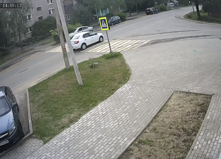 В Тверской области ищут водителя, который сбил дорожный знак В Тверской области ищут водителя, который сбил дорожный знак