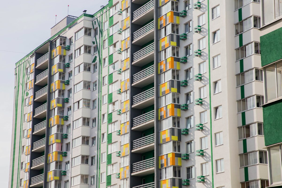 Жительница Тверской области добилась получения благоустроенной квартиры