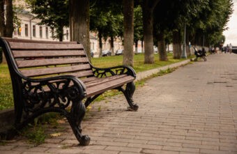 В Тверской области бабушки на лавочке дали отпор грабителю В Тверской области бабушки на лавочке дали отпор грабителю