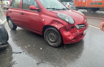 В ДТП с участием двух иномарок в Твери пострадал 26-летний водитель