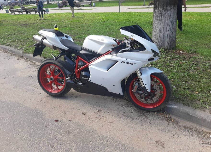 Ducati и Skoda столкнулись в Тверской области, есть пострадавший Ducati и Skoda столкнулись в Тверской области, есть пострадавший
