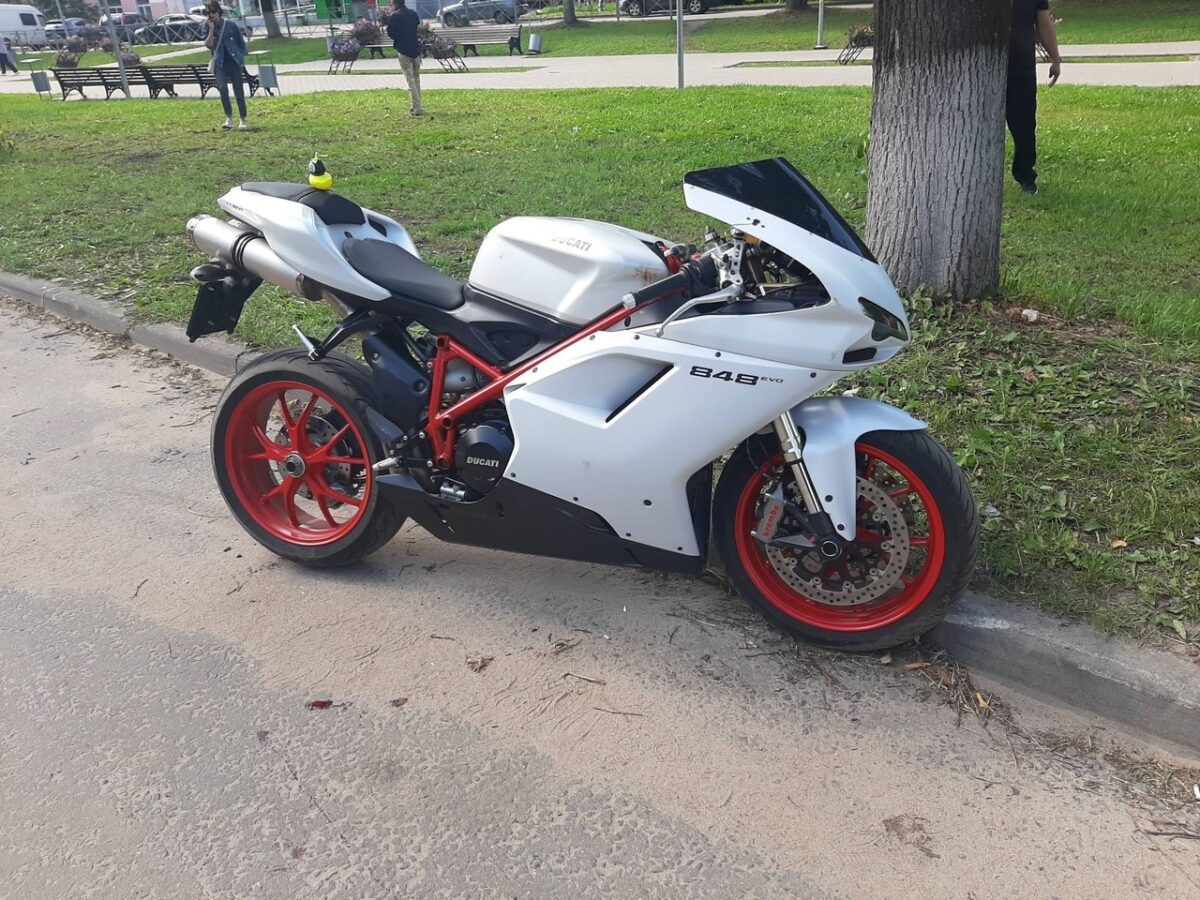 Ducati и Skoda столкнулись в Тверской области, есть пострадавший Ducati и Skoda столкнулись в Тверской области, есть пострадавший