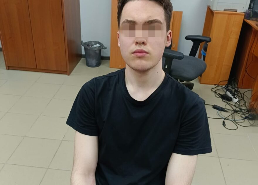 В Твери поймали молодого "закладчика" с координатами 75 тайников В Твери поймали молодого "закладчика" с координатами 75 тайников