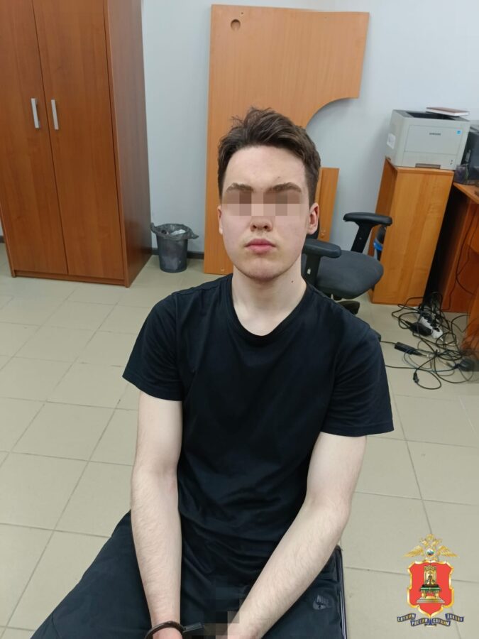 В Твери поймали молодого "закладчика" с координатами 75 тайников В Твери поймали молодого "закладчика" с координатами 75 тайников