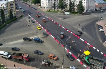В Твери с ночи перекрыли площадь Капошвара В Твери с ночи перекрыли площадь Капошвара