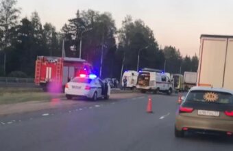 На трассе М-10 в Тверской области собралась пробка из-за ДТП На трассе М-10 в Тверской области собралась пробка из-за ДТП