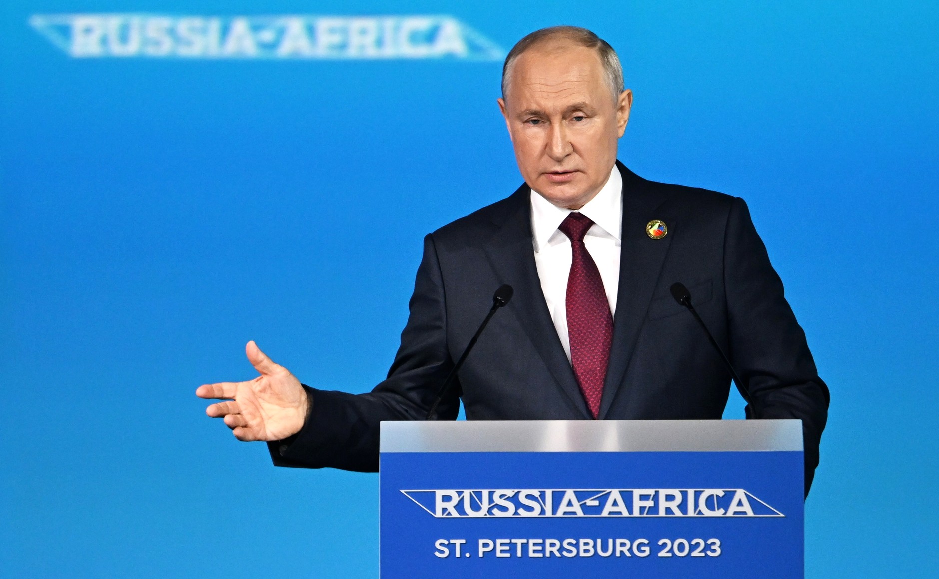 Владимир Путин: Россия заинтересована в углублении торгово-инвестиционных и гуманитарных связей с африканским континентом Владимир Путин: Россия заинтересована в углублении торгово-инвестиционных и гуманитарных связей с африканским континентом