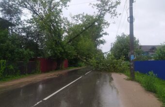 Непогода перекрыла дорогу в Тверской области