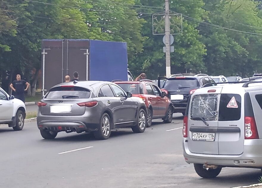 В Заволжском районе Твери произошло тройное ДТП