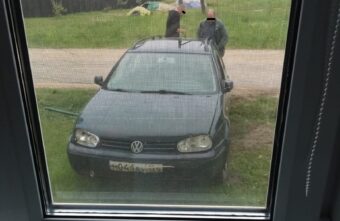 В Тверской области лихач на иномарке врезался в частный дом