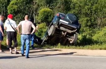 В Твери пьяный водитель съехал в кювет В Твери пьяный водитель съехал в кювет