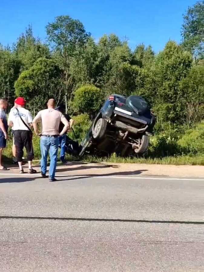 В Твери пьяный водитель съехал в кювет