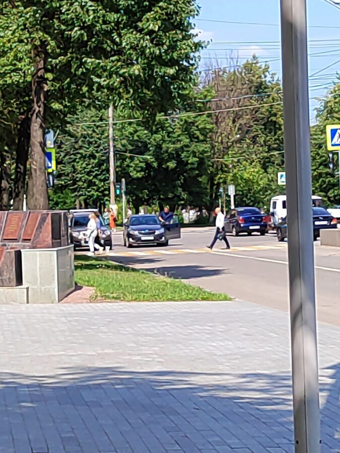 В Твери велосипедист выехал под машину