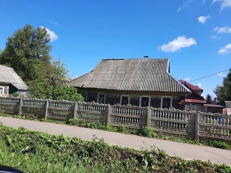 В Тверской области восстановили забор, который разломали пьяные вандалы