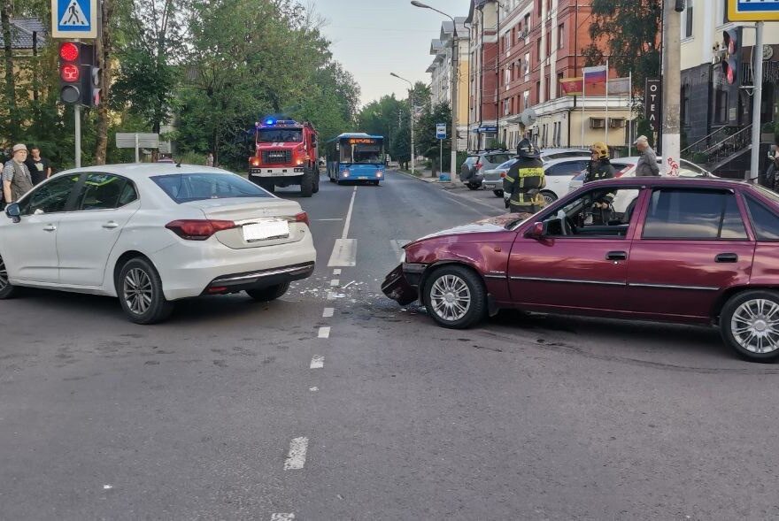 При ДТП в Твери пострадала 69-летняя пассажирка иномарки
