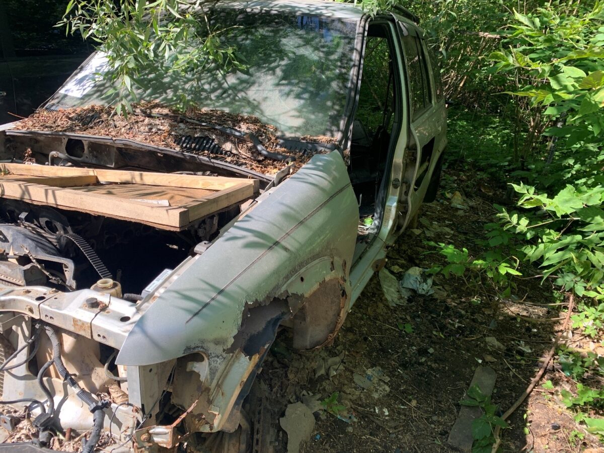 Брошенный в Твери автомобиль Kia Sportage отправят на свалку