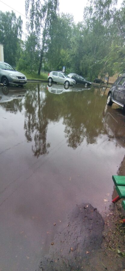 В одном из городов Тверской области затопило микрорайон