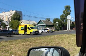 В Твери столкнулись автомобиль и мотоцикл