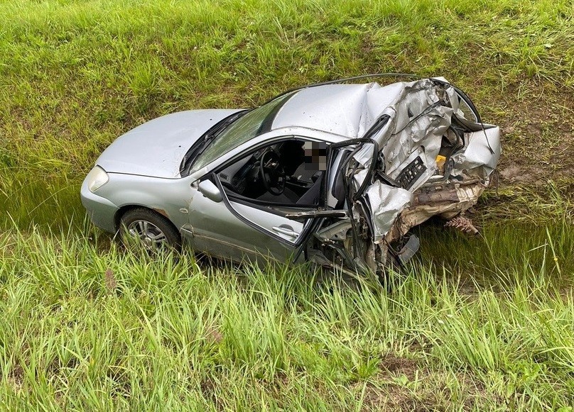 В Тверской области погибли водитель и пассажир съехавшей в кювет иномарки
