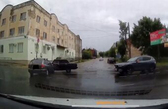 В Тверской области произошло лобовое столкновение легковушек В Тверской области произошло лобовое столкновение легковушек