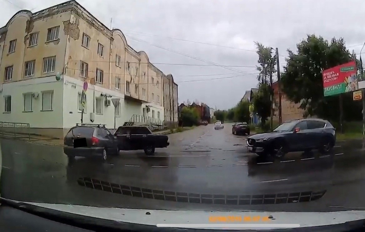 В Тверской области произошло лобовое столкновение легковушек