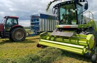 Аграрии Тверской области наращивают объемы заготовки кормов для животноводства