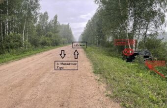 В Тверской области "Нива" съехала в кювет и врезалась в дерево В Тверской области "Нива" съехала в кювет и врезалась в дерево