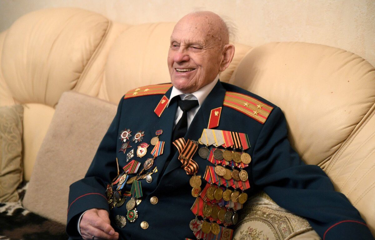 100 лет исполнилось участнику Великой Отечественной войны Спартаку Сычёву