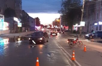 Два подростка пострадали в столкновении мопеда и автомобиля в Тверской области