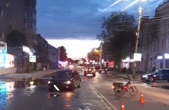 В Тверской области два ребенка на мопеде врезались в автомобиль