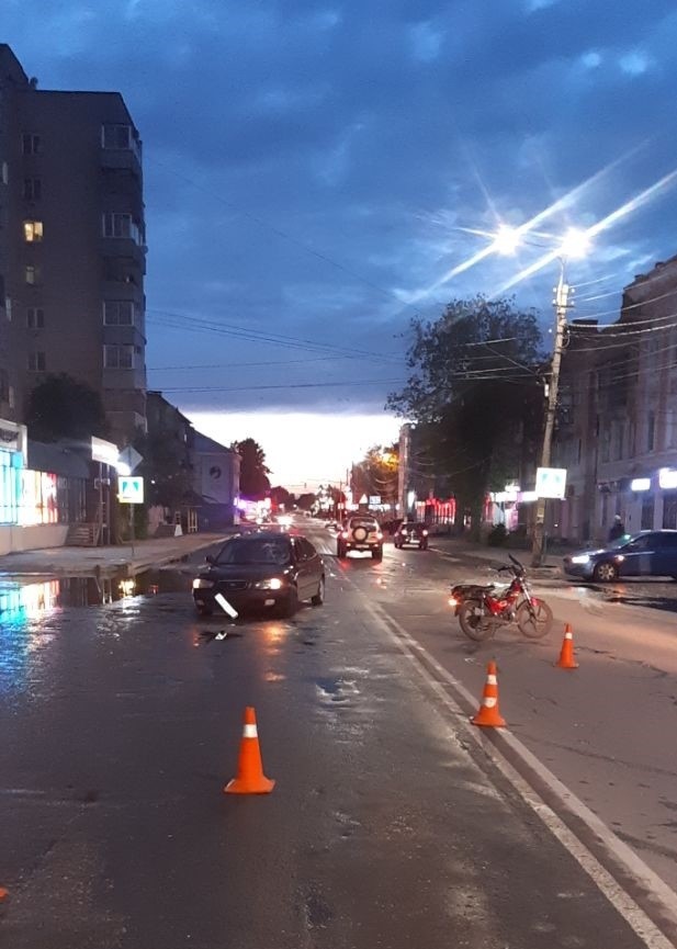 В Тверской области два ребенка на мопеде врезались в автомобиль