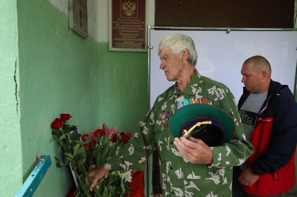 В Тверской области открыли мемориальную доску герою СВО Василию Рулёву